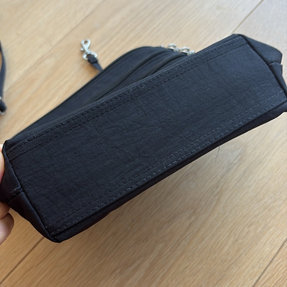 🦄 Baggallini Black Adjustable Bag with matching pouch - Picture 10 of 11